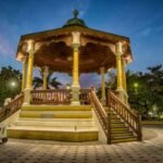 Calles con casitas de colores, el kiosco más bonito de noche y playas tranquilas en este pueblito mexicano que seguro no conoces