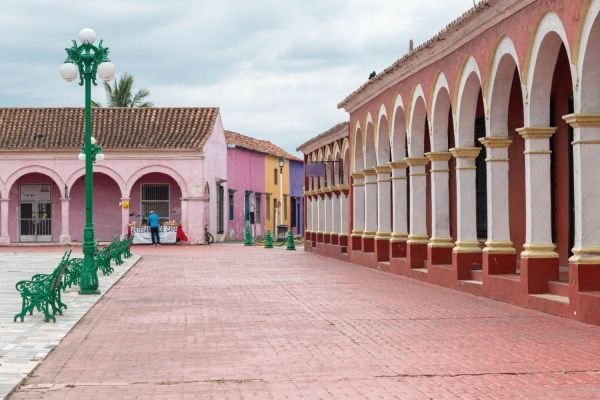 Casas coloridas en el centro de Tlacotalpan, Veracruz