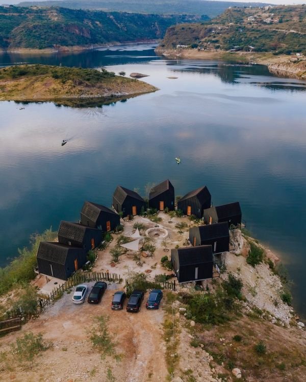 cabañas en la presa Zimapán